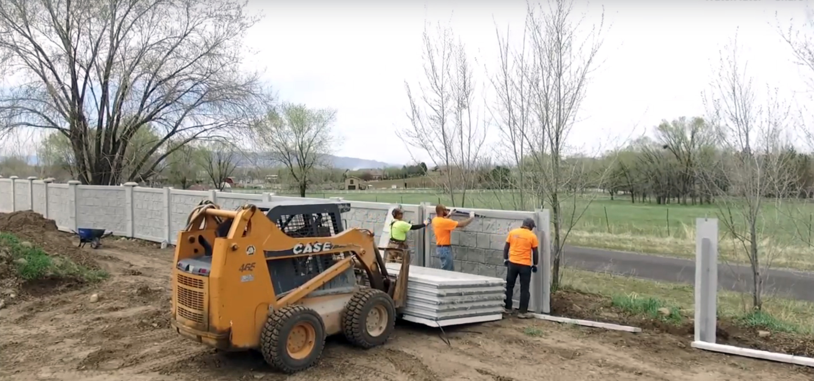 WATCH CREW INSTALL 100′ FENCE PANELS IN 10 MINUTES